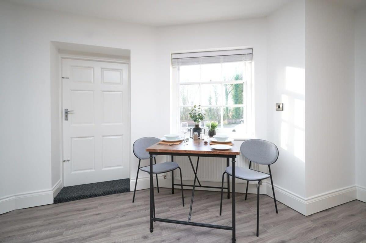 A Stylish Apartment With Parking In Preston Престон Экстерьер фото